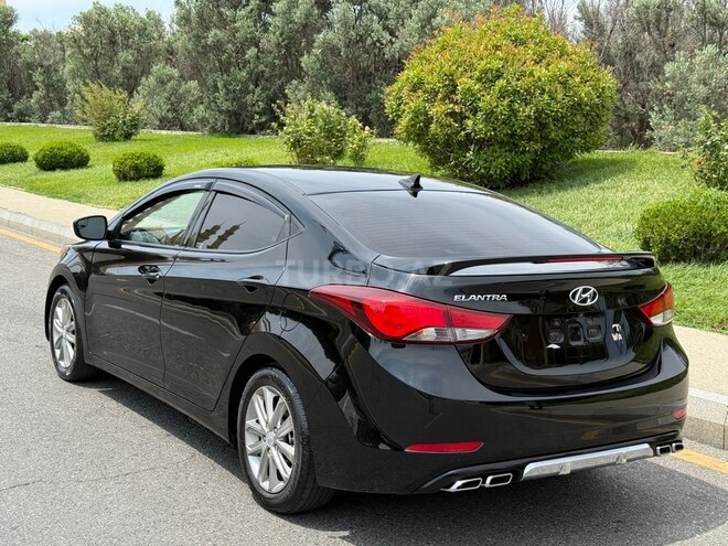Hyundai Elantra-18
