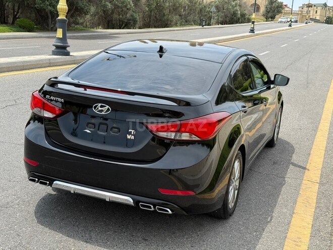 Hyundai Elantra-8