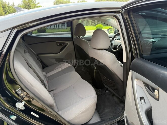 Hyundai Elantra-20