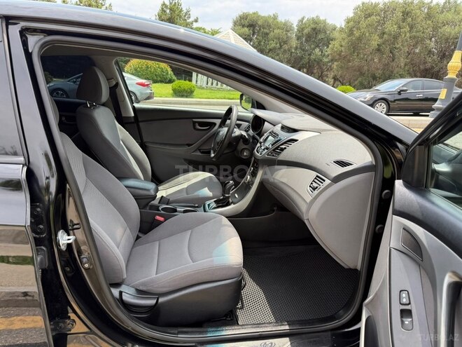 Hyundai Elantra-21