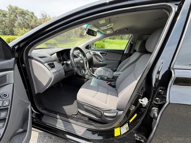 Hyundai Elantra-19