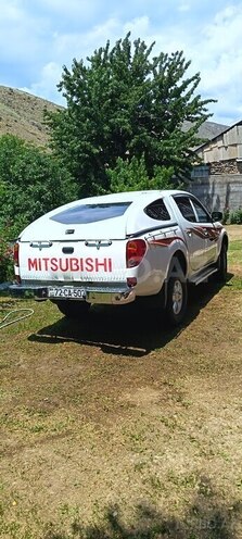 Mitsubishi L200-2