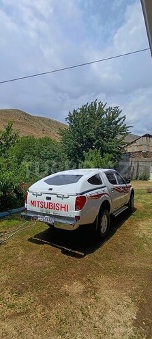 Mitsubishi L200-10