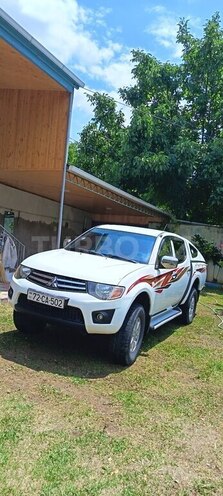 Mitsubishi L200-12