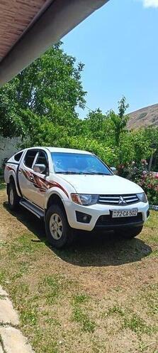 Mitsubishi L200-1