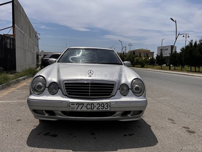 Mercedes E 240-1