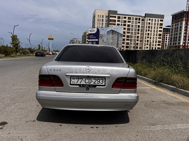 Mercedes E 240-2