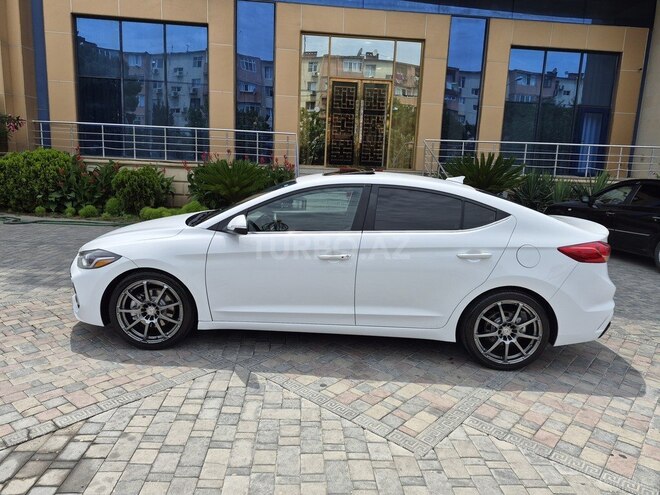 Hyundai Elantra-4