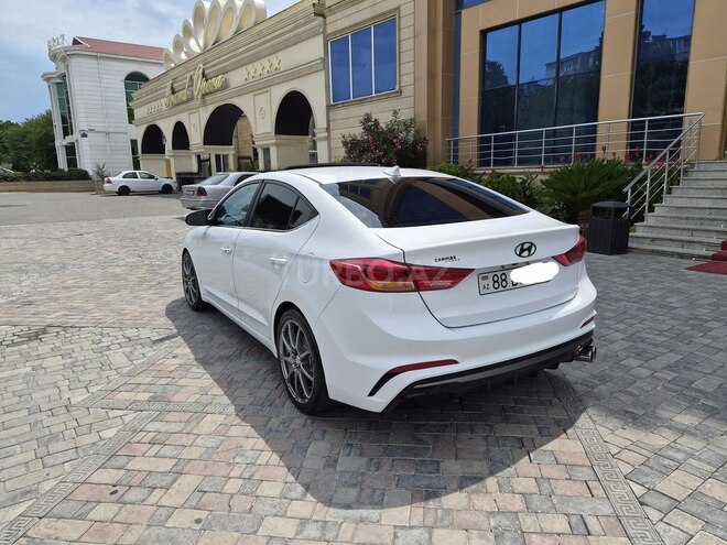 Hyundai Elantra-5