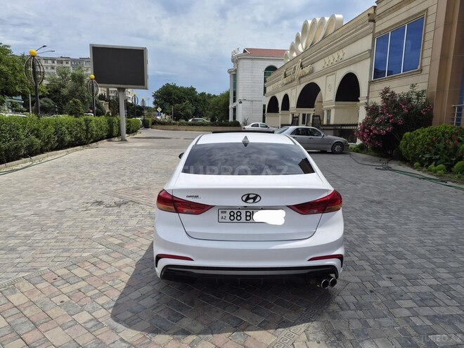 Hyundai Elantra-7