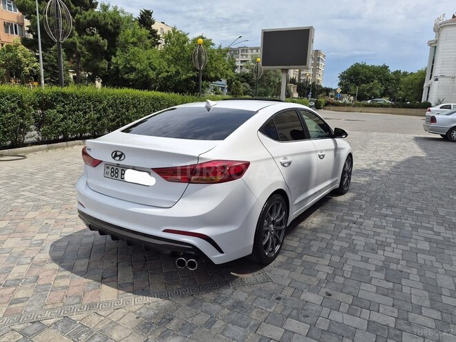 Hyundai Elantra-6