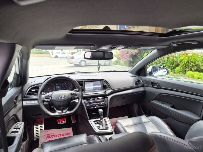Hyundai Elantra-19