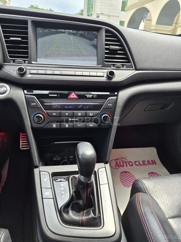 Hyundai Elantra-21