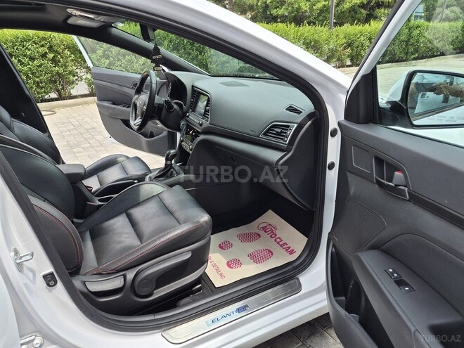 Hyundai Elantra-13
