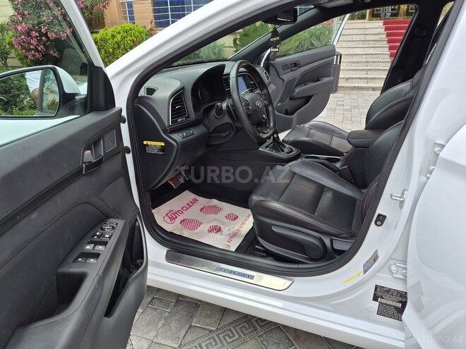 Hyundai Elantra-9