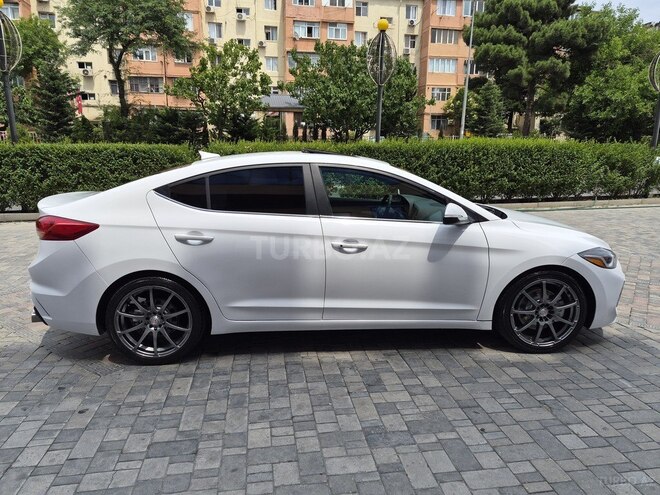 Hyundai Elantra-10