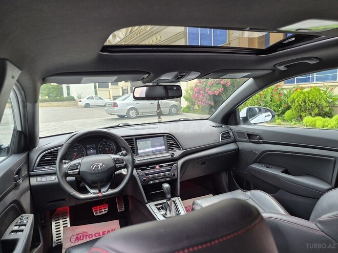 Hyundai Elantra-16