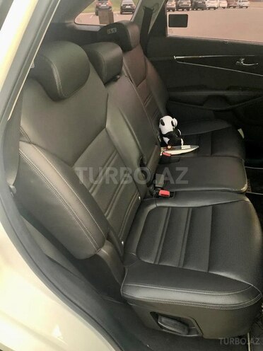 Kia Sorento-11