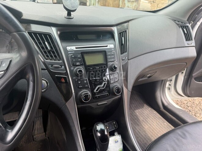 Hyundai Sonata-4