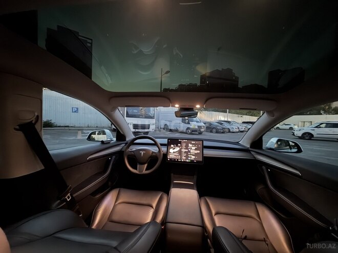 Tesla Model 3-9