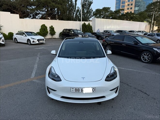 Tesla Model 3-10