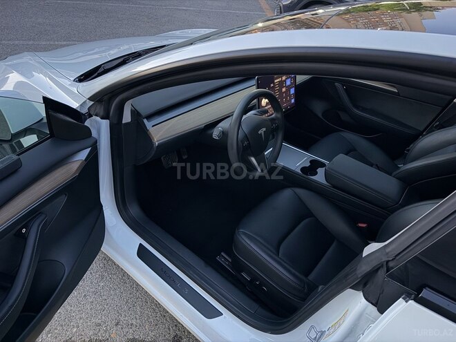 Tesla Model 3-6