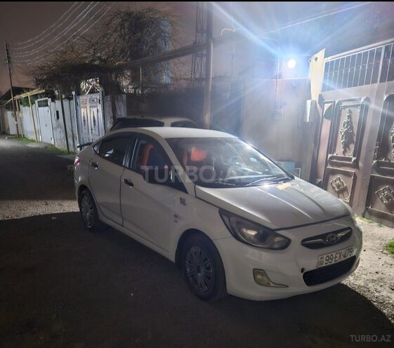 Hyundai Accent-1