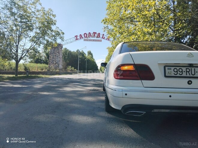 Mercedes E 280 4MATIC-5