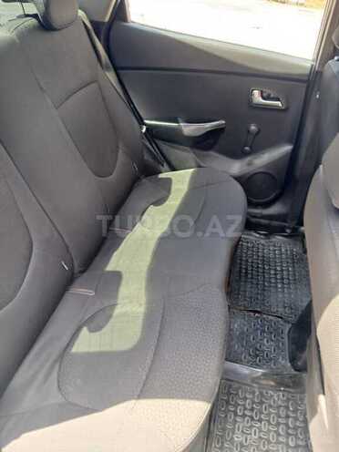 Kia Rio-5