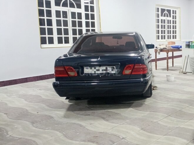 Mercedes E 200-2