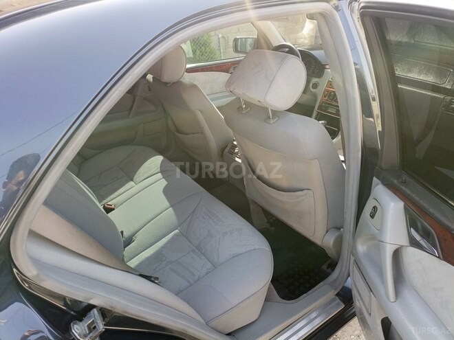 Mercedes E 200-10