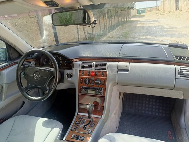 Mercedes E 200-9