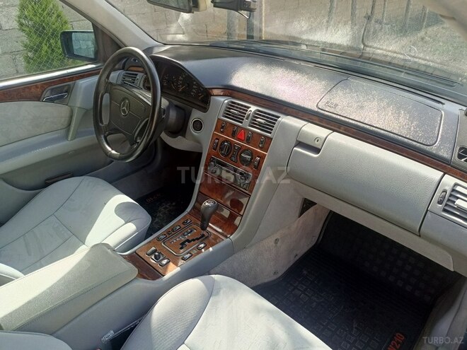 Mercedes E 200-7