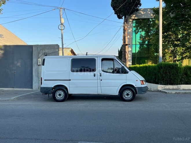 Ford Transit-4