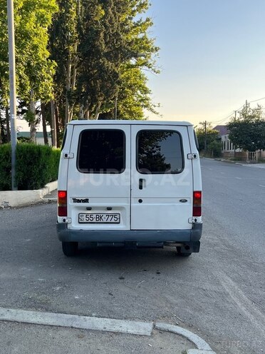 Ford Transit-3