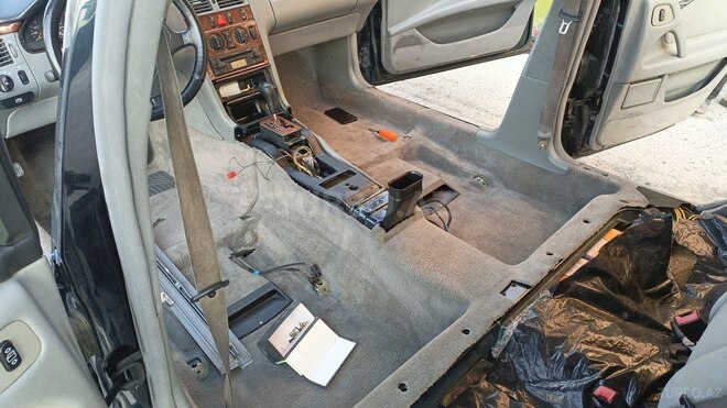 Mercedes E 200-13