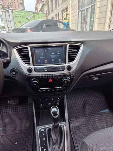 Hyundai Accent-14