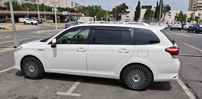 Toyota Corolla Fielder-5