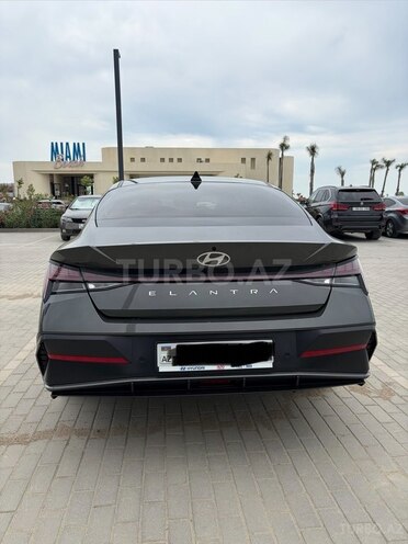 Hyundai Elantra-4