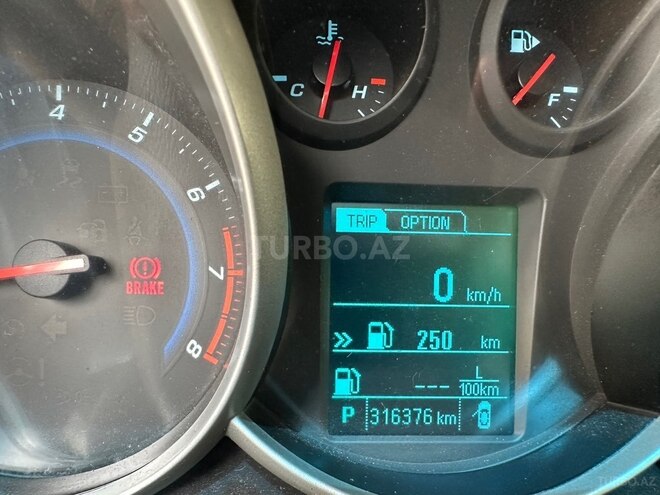 Chevrolet Cruze-13