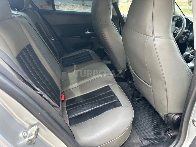 Chevrolet Cruze-11
