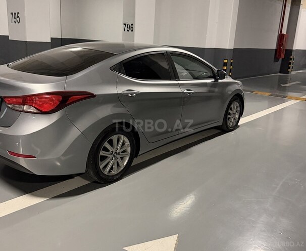 Hyundai Elantra-4
