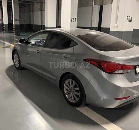 Hyundai Elantra-3