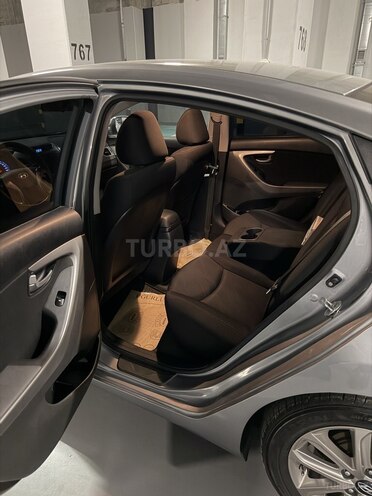 Hyundai Elantra-9