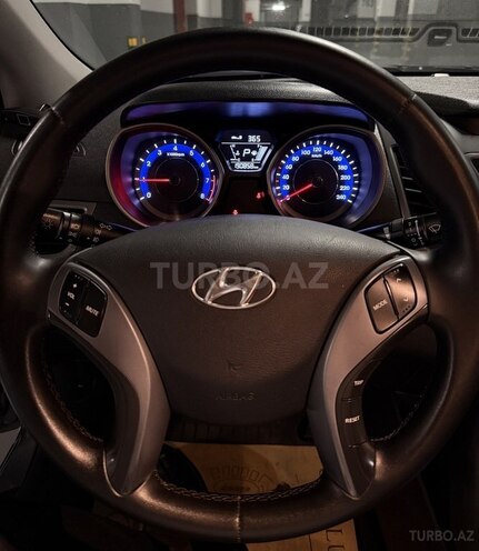 Hyundai Elantra-10