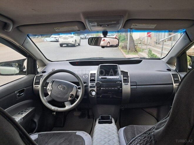 Toyota Prius-5