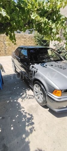 BMW 318-9