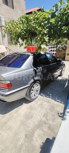 BMW 318-8