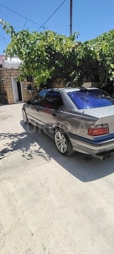 BMW 318-6