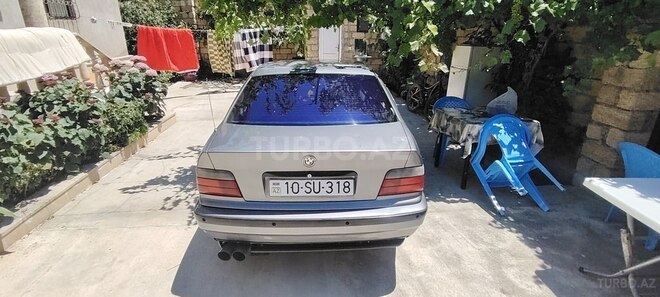 BMW 318-4